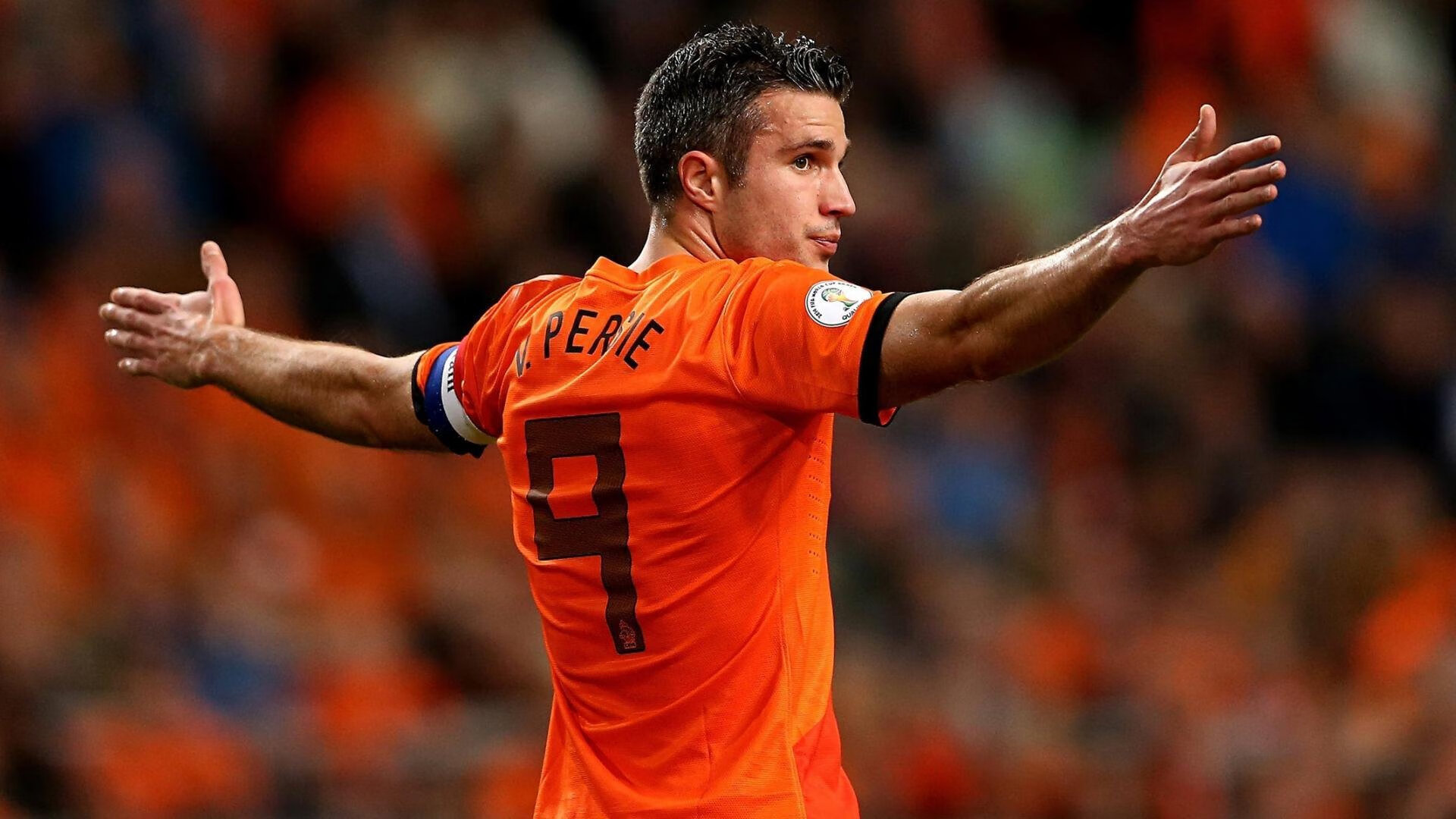 爱游戏电竞-2025杭州马拉松：三万跑者竞逐“最美赛道”